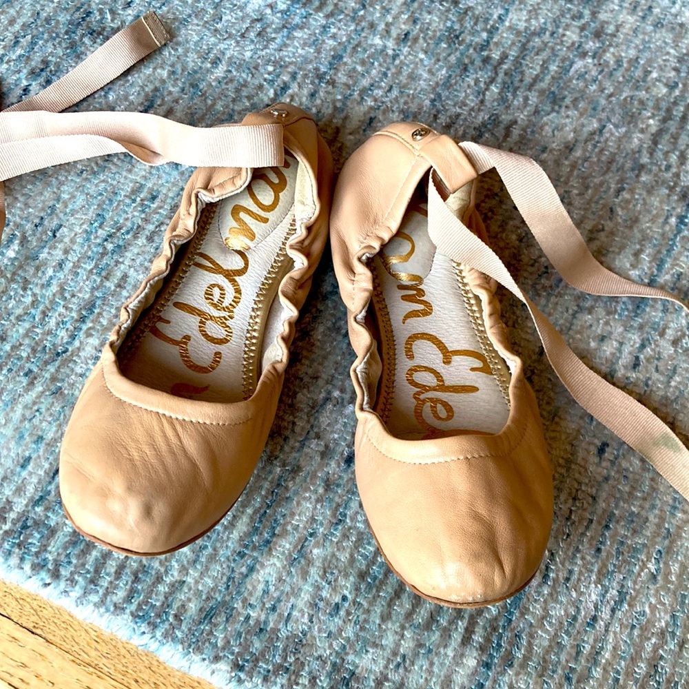 Sam Edelman beige leather ballet flats with ribbon ties. Size US 8.